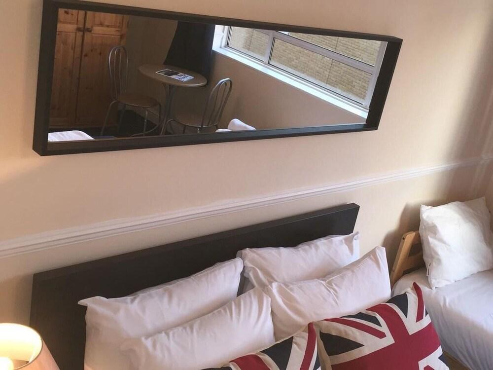Commercial Rd Hotel 2*
